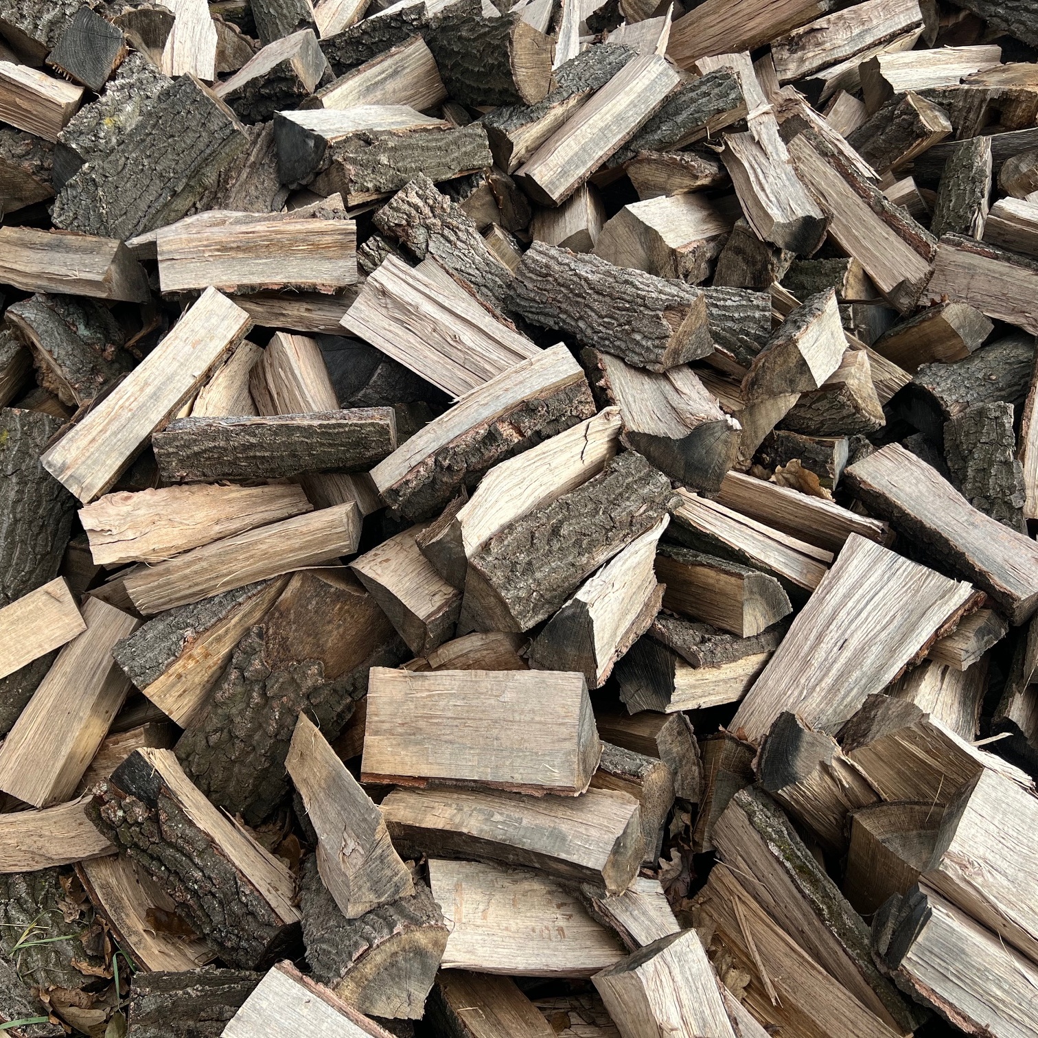 Eladó kályhakész, konyhakész, hasított tűzifa. Komárom-Esztergom megye.